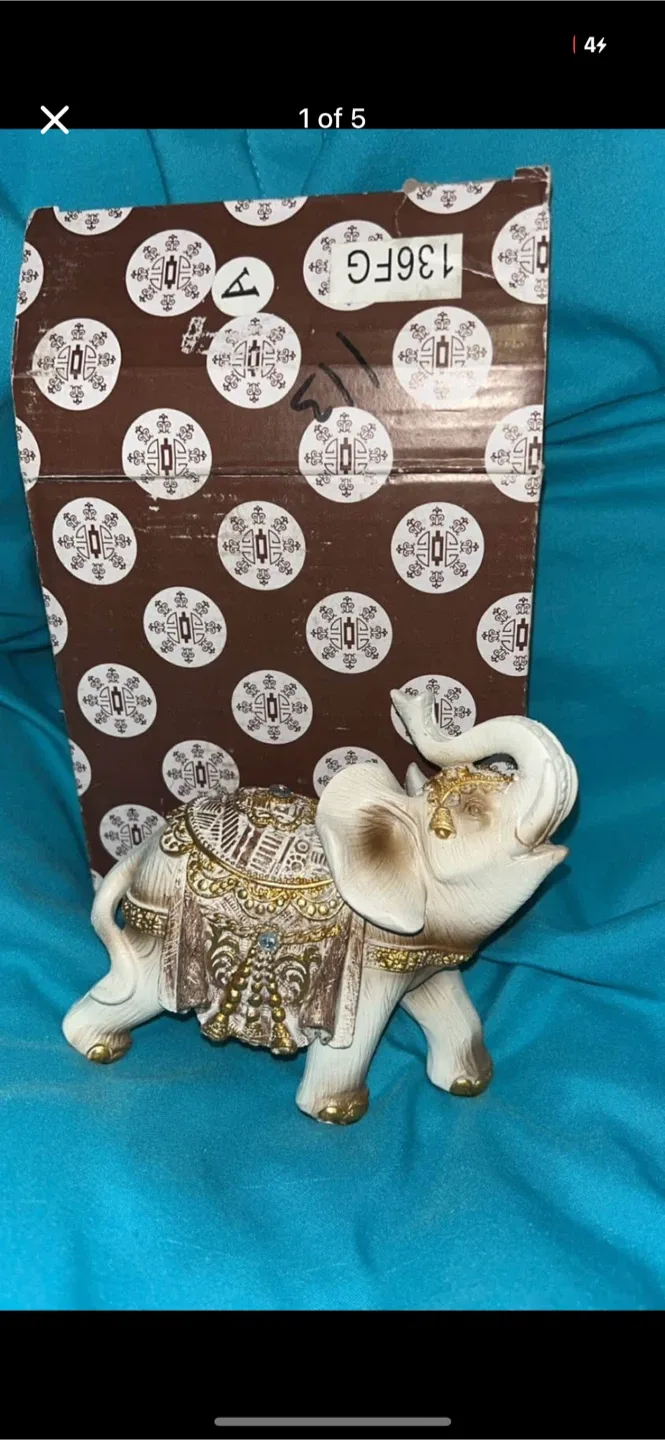 White elephant figure from India 🥕