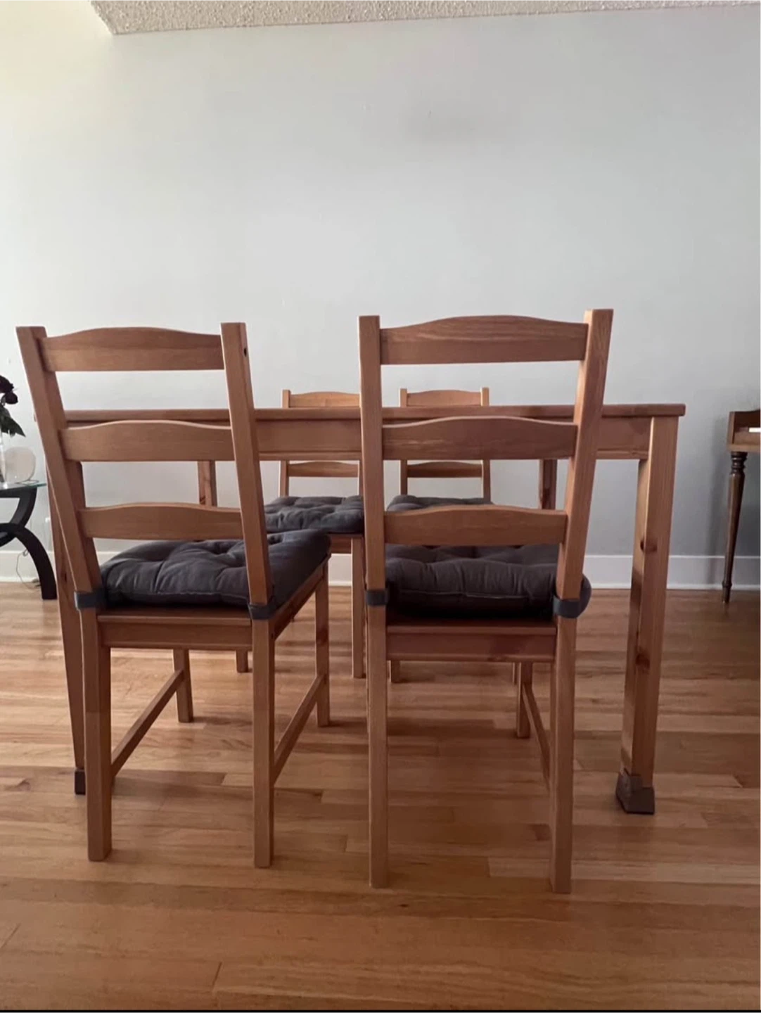 IKEA Table & 4 Chairs - photo 3
