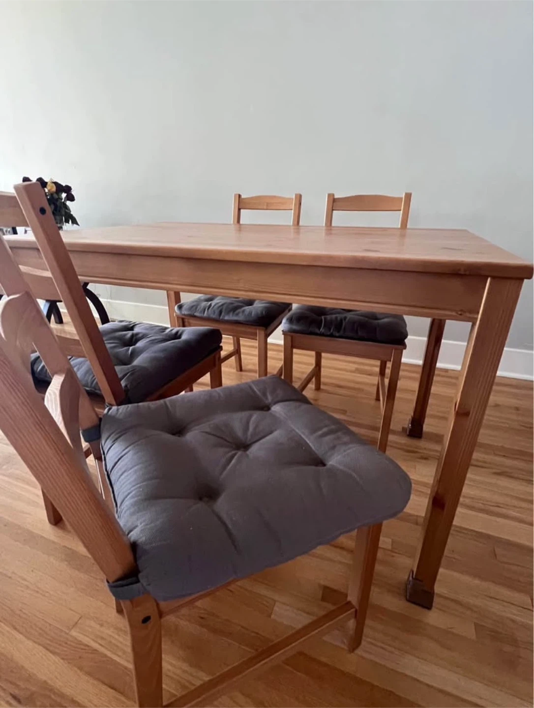 IKEA Table & 4 Chairs - photo 4