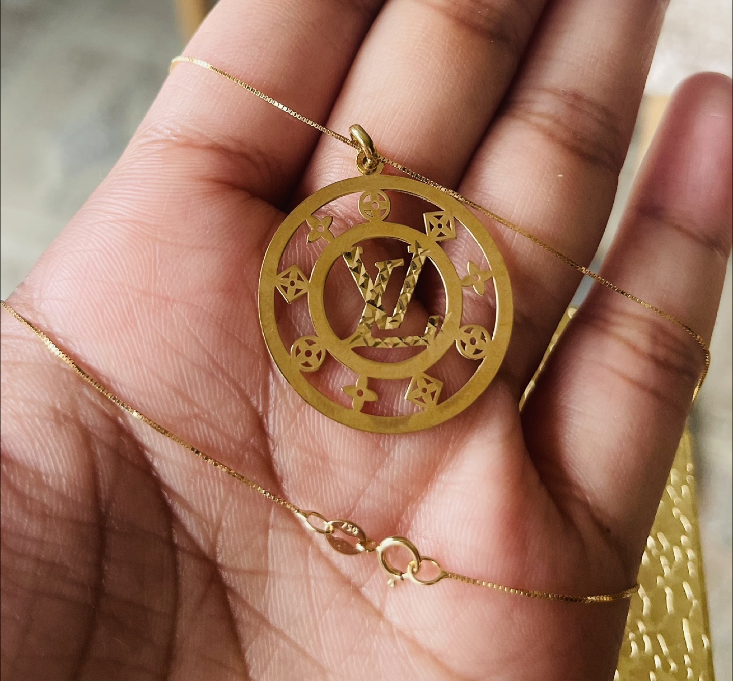 18K LV Necklace Gold - photo 3