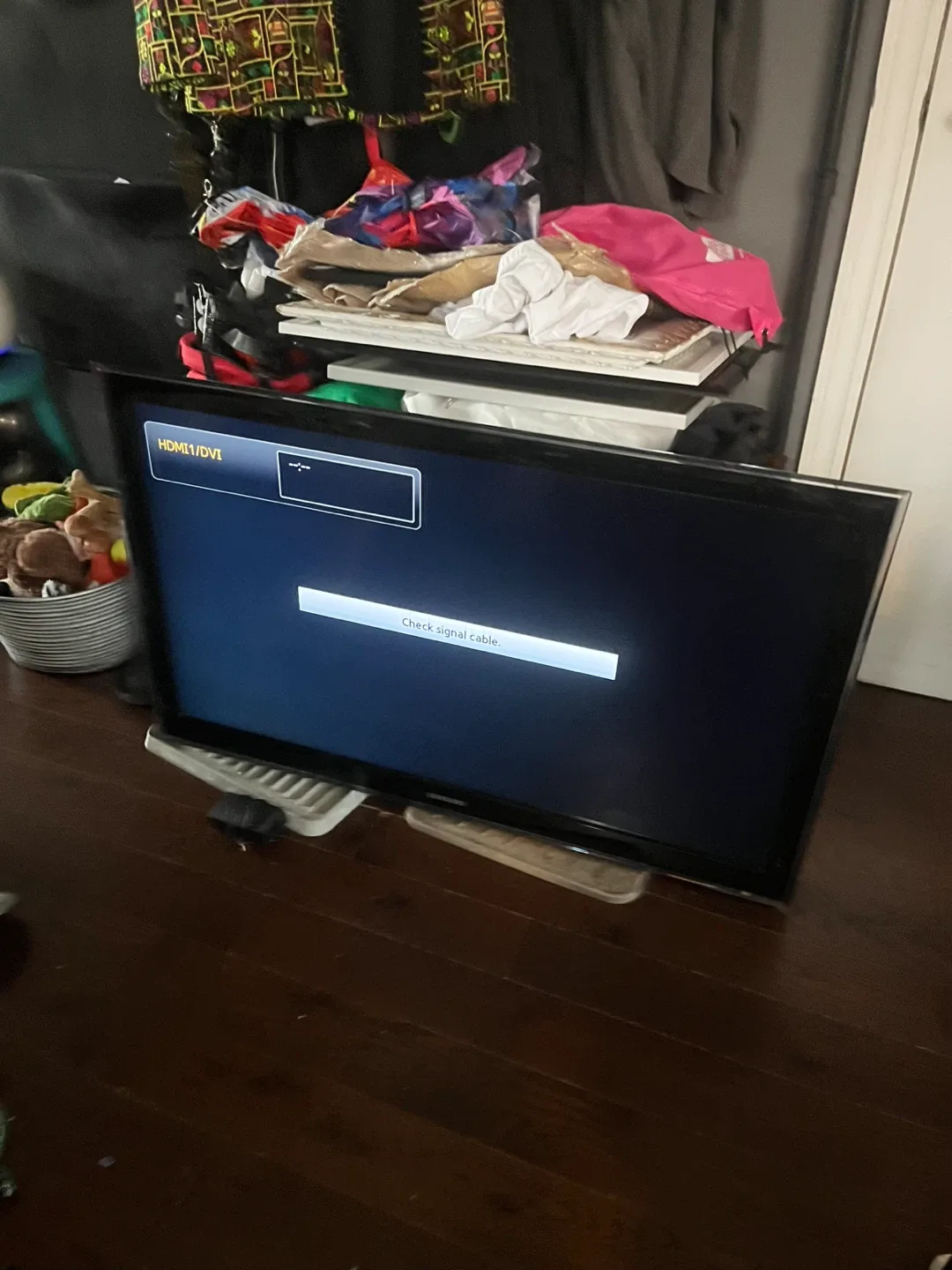 Not smart Samsung LN46D550 46" 1080p LCD TV image indicator(2)