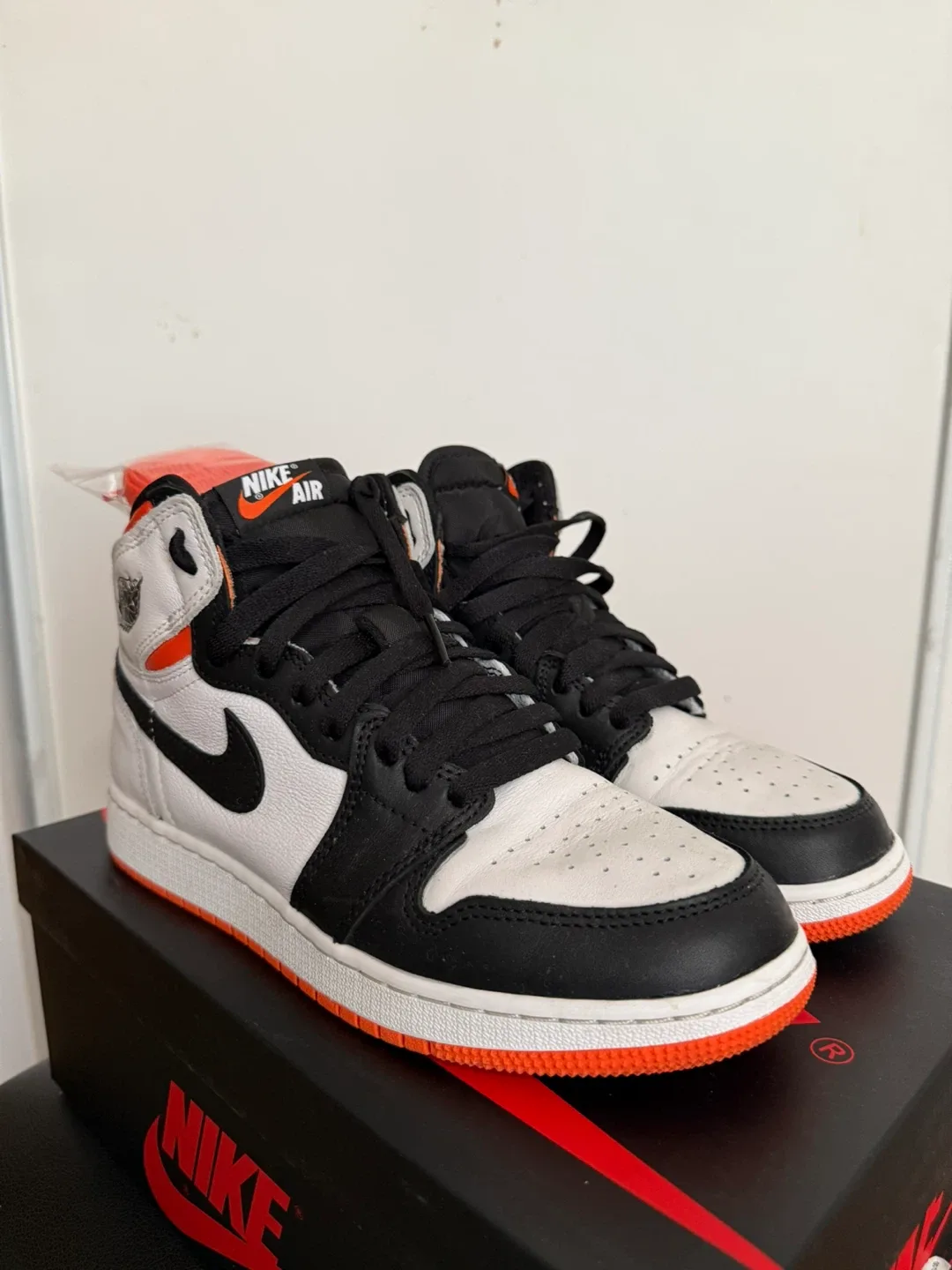 Nike Air Jordan 1 Retro High OG White/Black-Electro Orange image indicator(2)