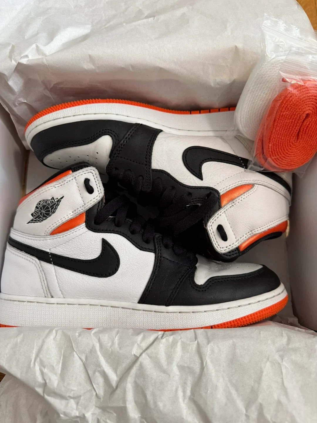 Nike Air Jordan 1 Retro High OG White/Black-Electro Orange image indicator(4)