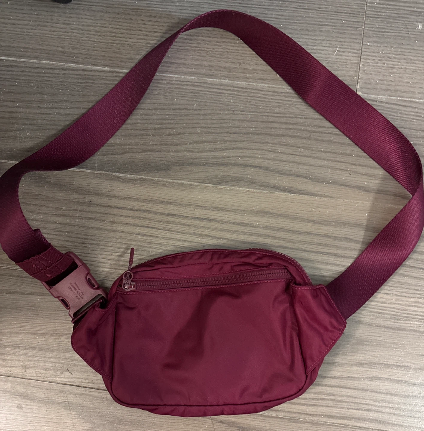 Lululemon Everywhere Belt Bag Maroon - photo 2