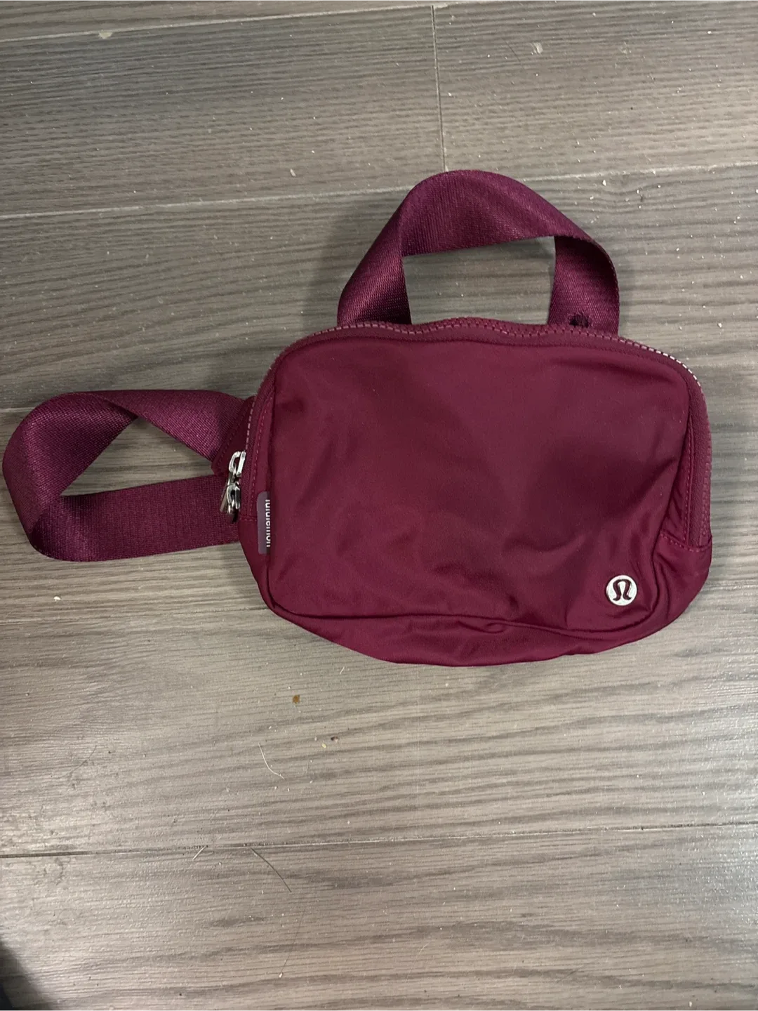 Lululemon Everywhere Belt Bag Maroon image indicator(3)