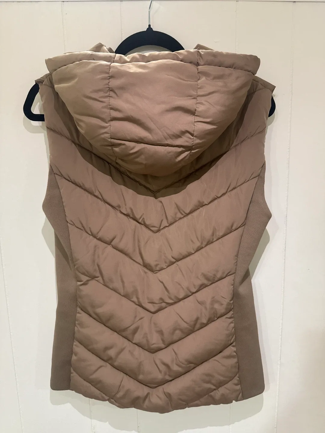 Zara Puffer Vest - Size M image indicator(2)