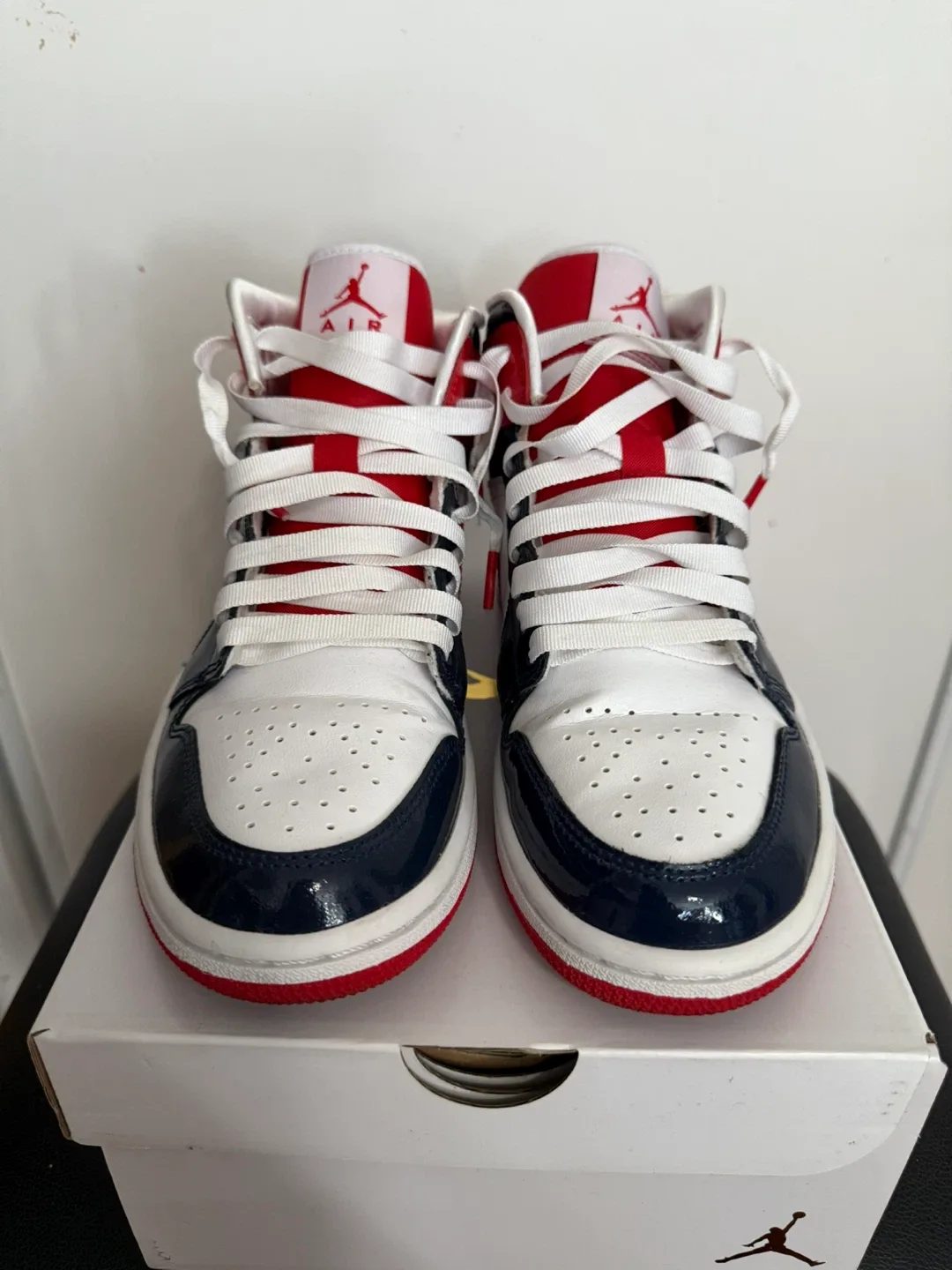 Air Jordan 1 Mid SE Midnight Navy/University Red image indicator(2)