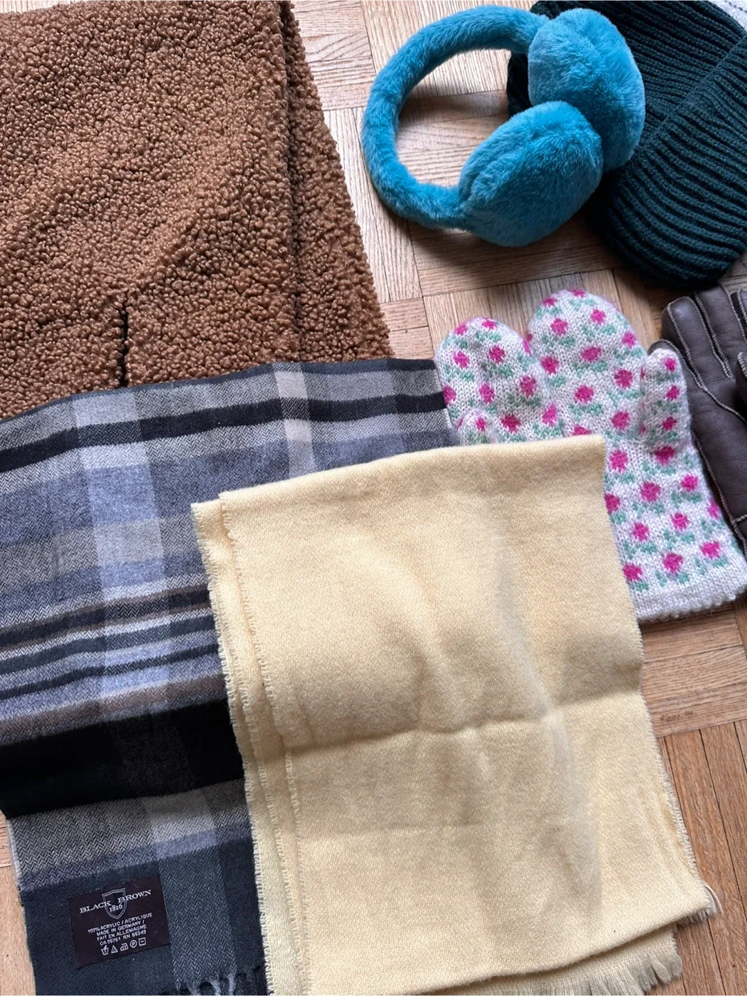 MOVING SALE Assorted Winter Accessories image indicator(2)