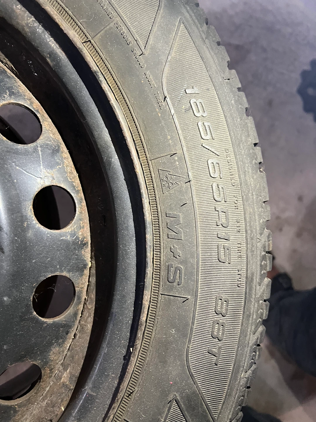 185/65R15 goodyear winter tire - photo 5