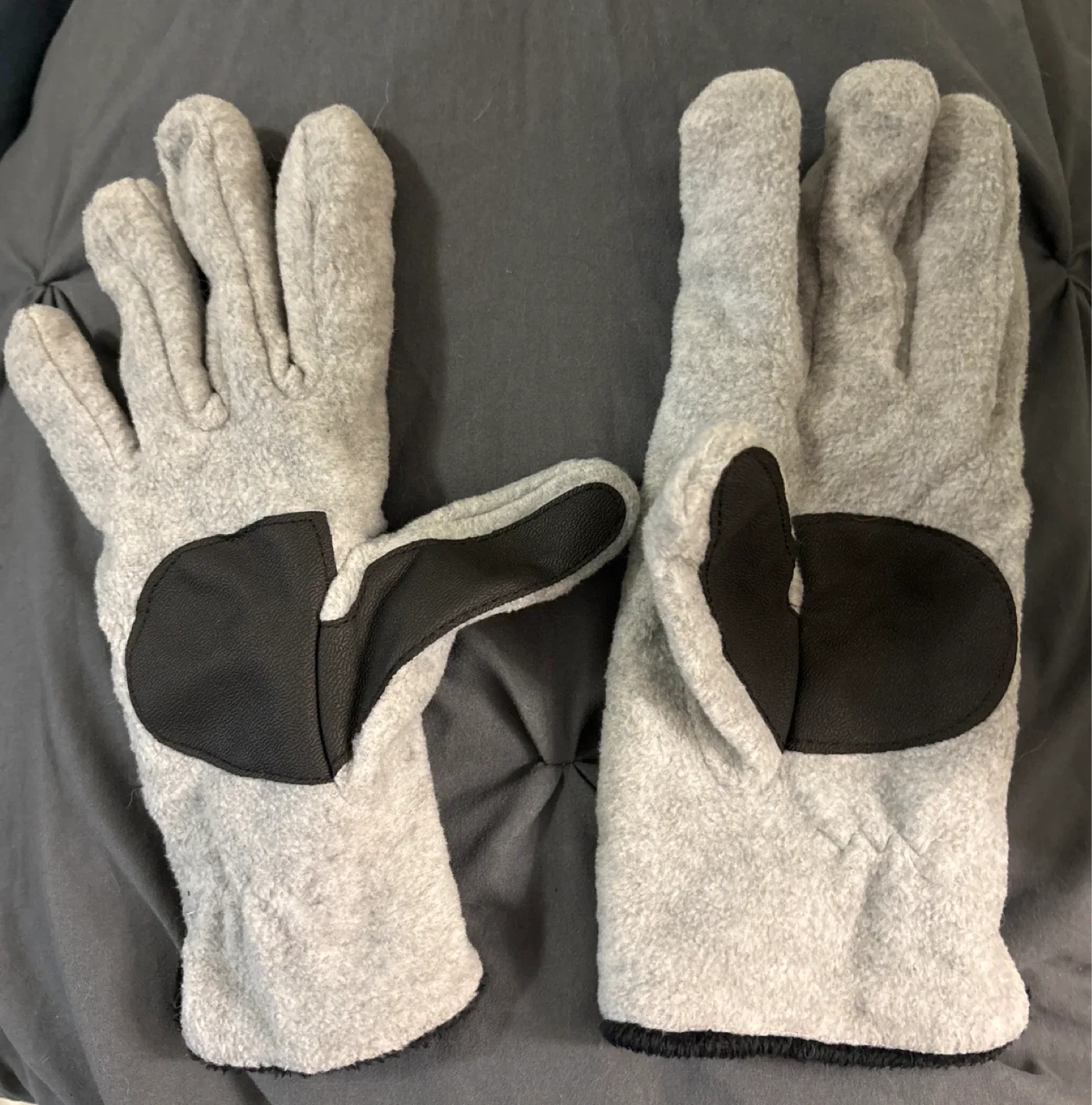 Grey Fleece Gloves image indicator(2)