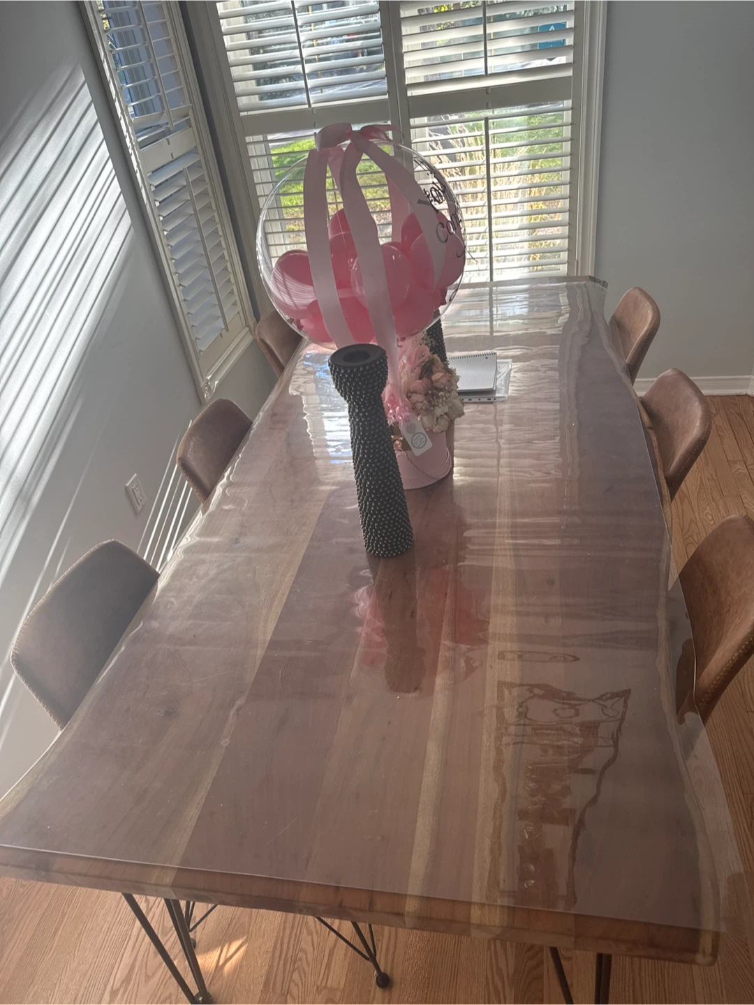 Dining table (6 chairs included)