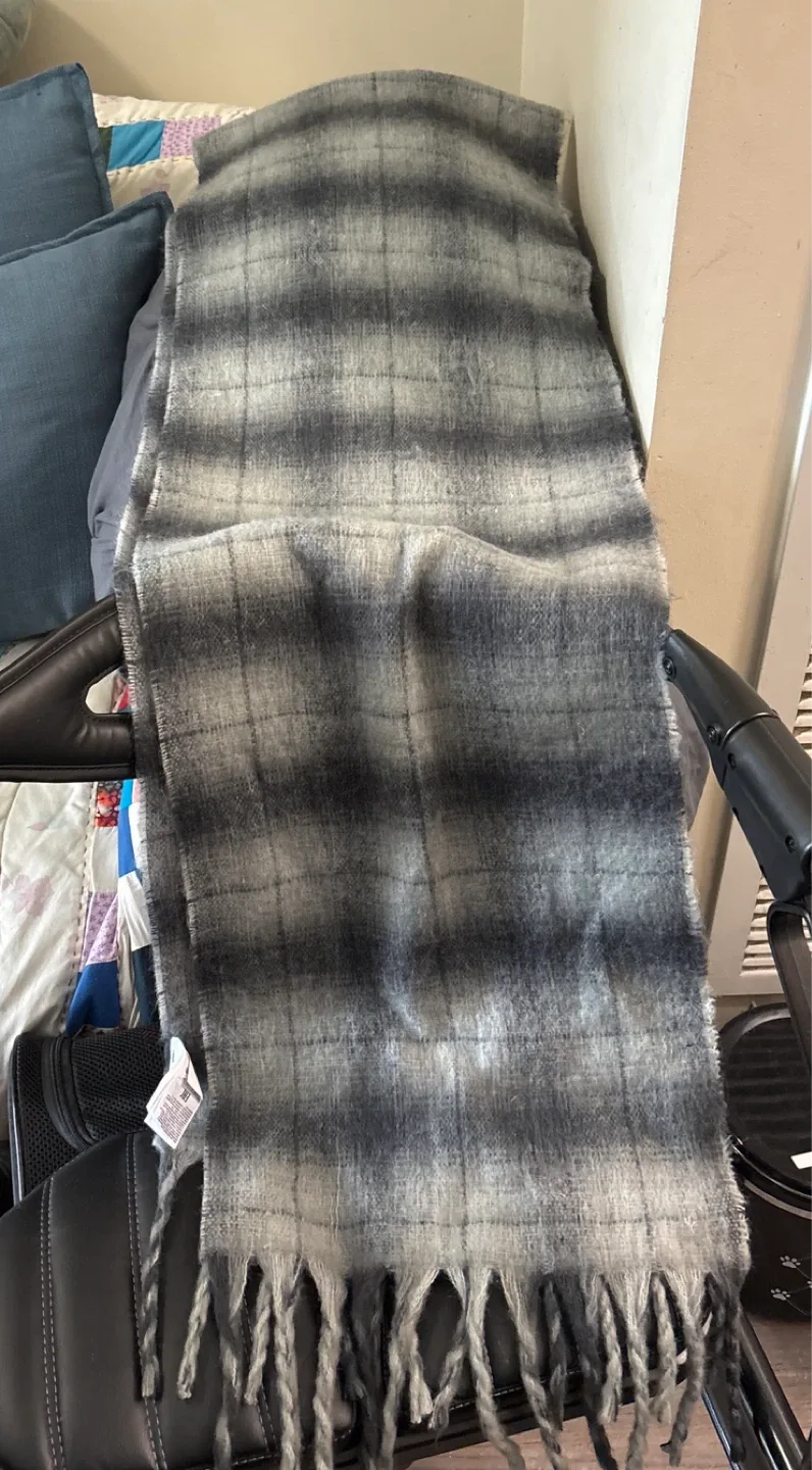 Plaid Scarf - Grey/Black thumbnail