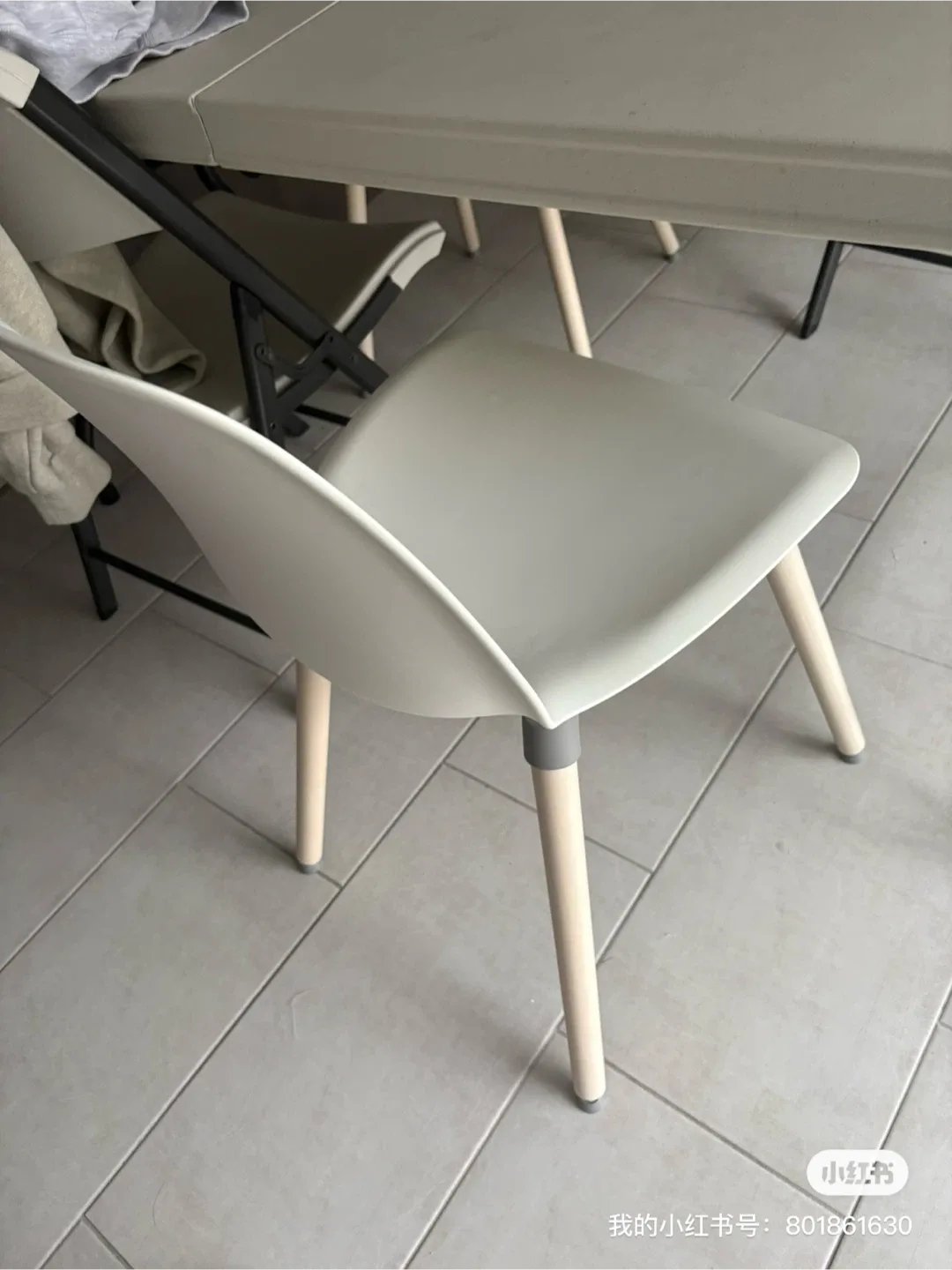 White Ikia Dining Chair， $15 for 2 thumbnail