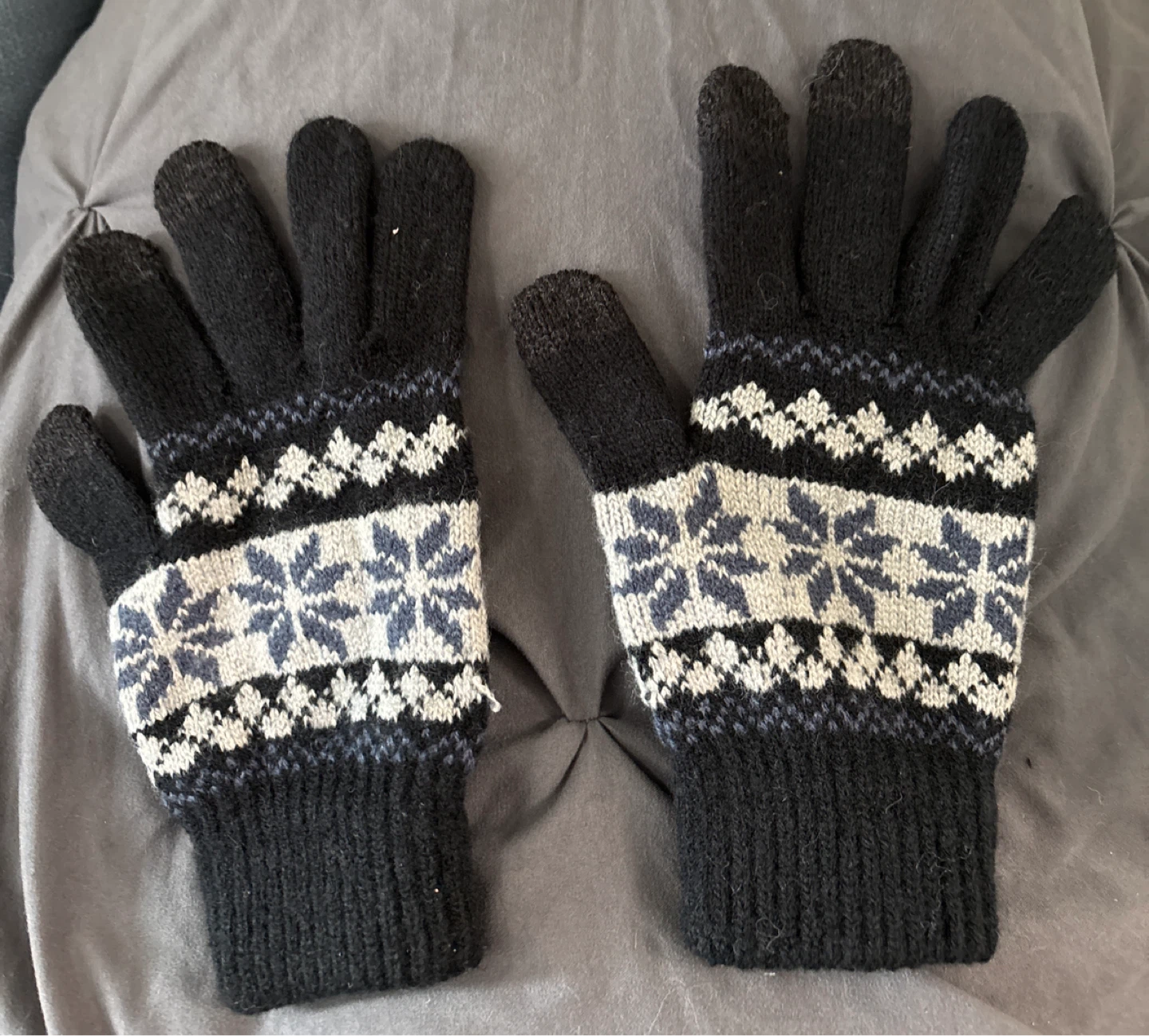 Winter Gloves - Black with Snowflake Pattern