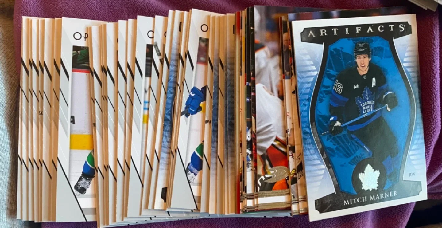 Assortment of Hockey cards image indicator(2)