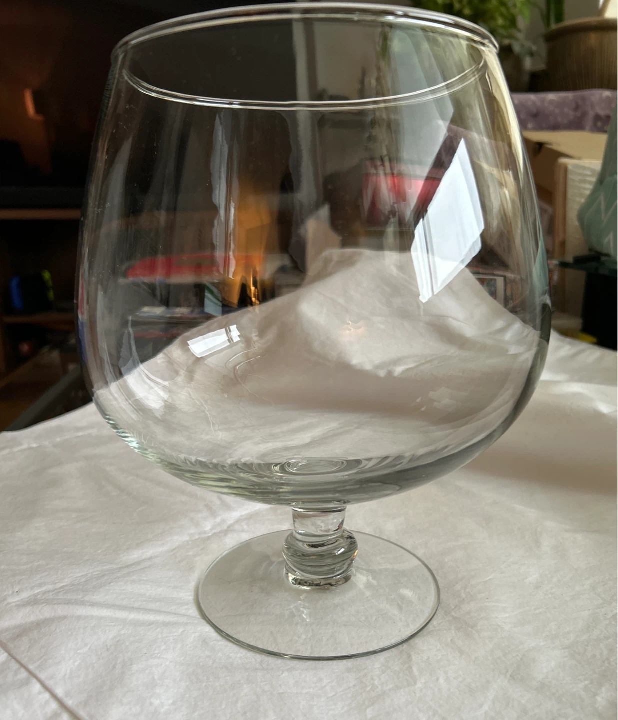 Large Clear Wine Glass - Shape Bowl
