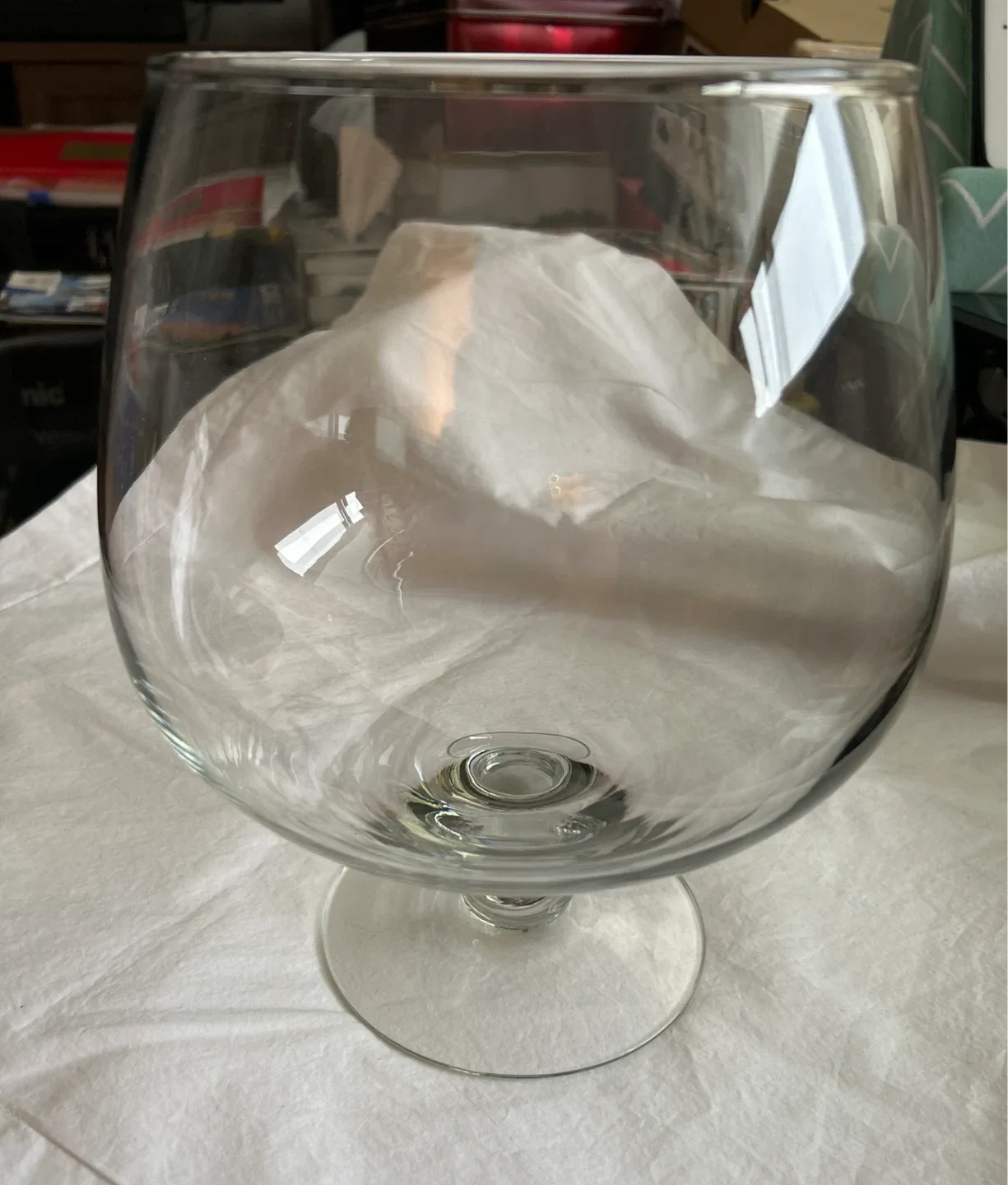 Large Clear Wine Glass - Shape Bowl image indicator(2)