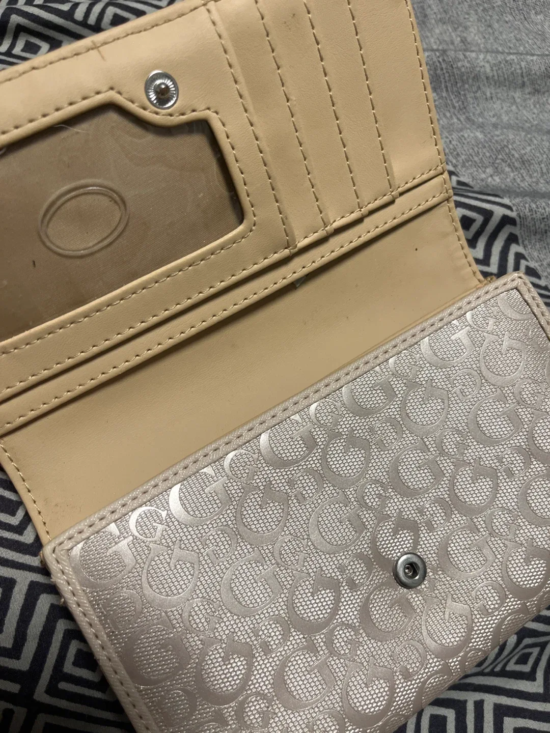 Guess Los Angeles Beige Wallet image indicator(2)