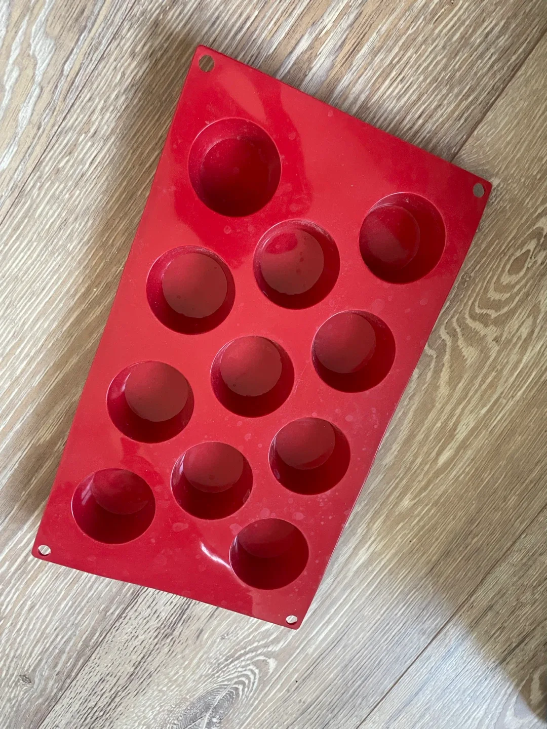 🥕Red Silicone Muffin Pan thumbnail