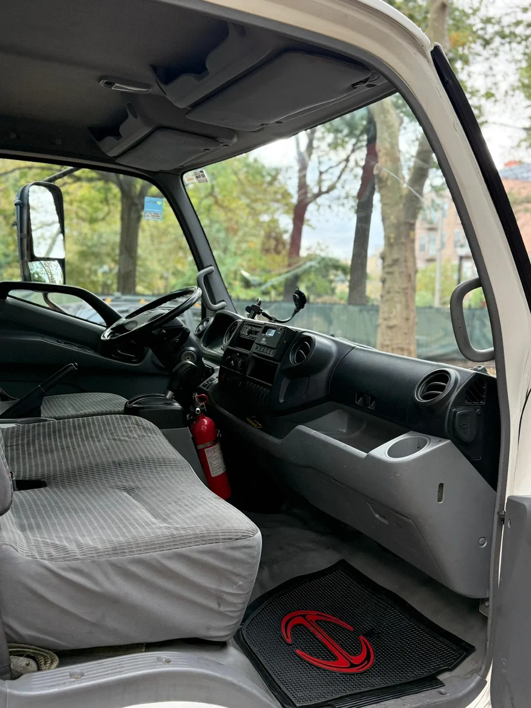 2015 HINO 195 BOXED REFER " REFRIGERATOR"TRUCK 18' FEET image indicator(2)