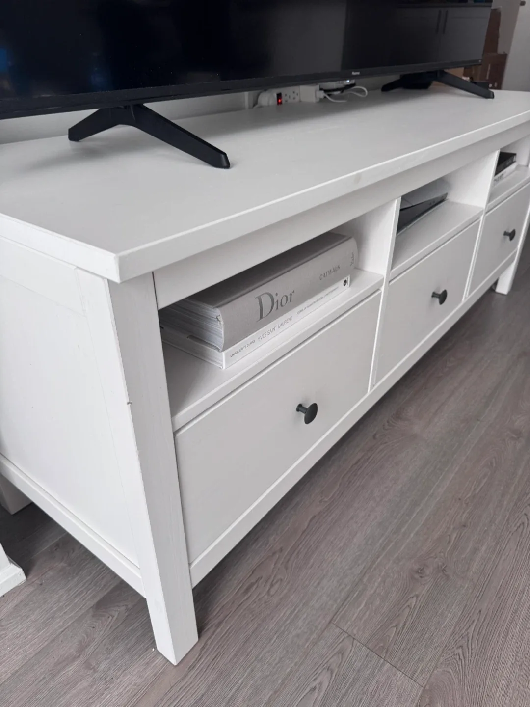 IKEA Hemnes TV Bench - White Stain image indicator(3)