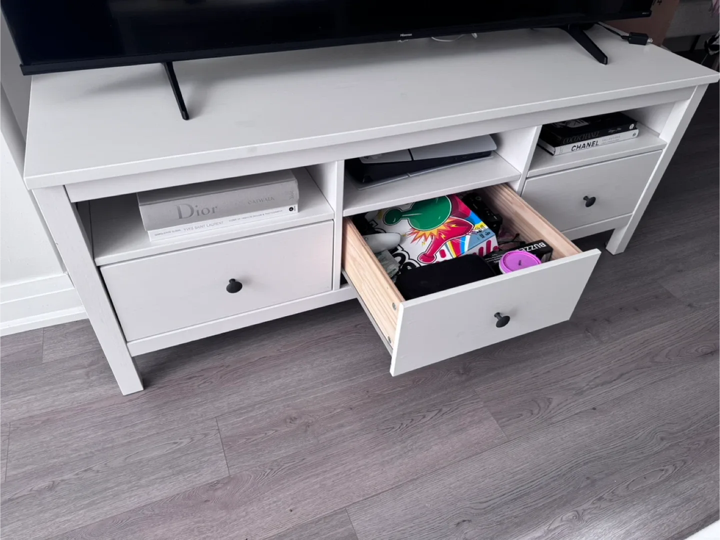 IKEA Hemnes TV Bench - White Stain image indicator(2)