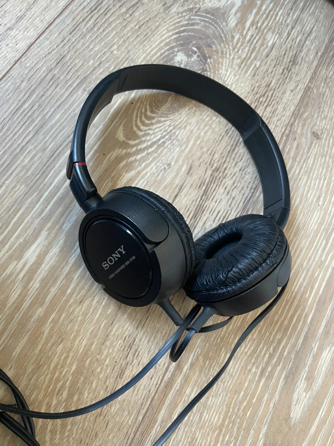 🥕Sony Stereo Headphones MDR-ZX100 thumbnail
