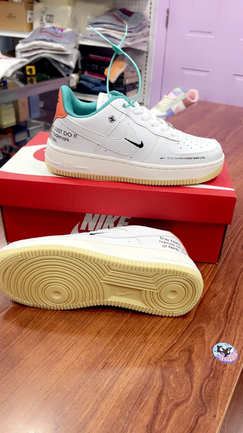 Nike Air Force 1 White Sneakers image indicator(3)