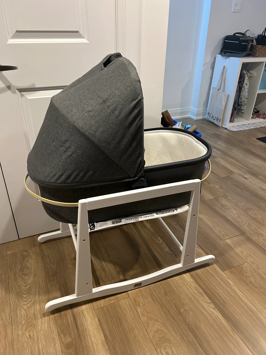 Uppababy Vista v2 bassinet and Jollyjumper stand - photo 2