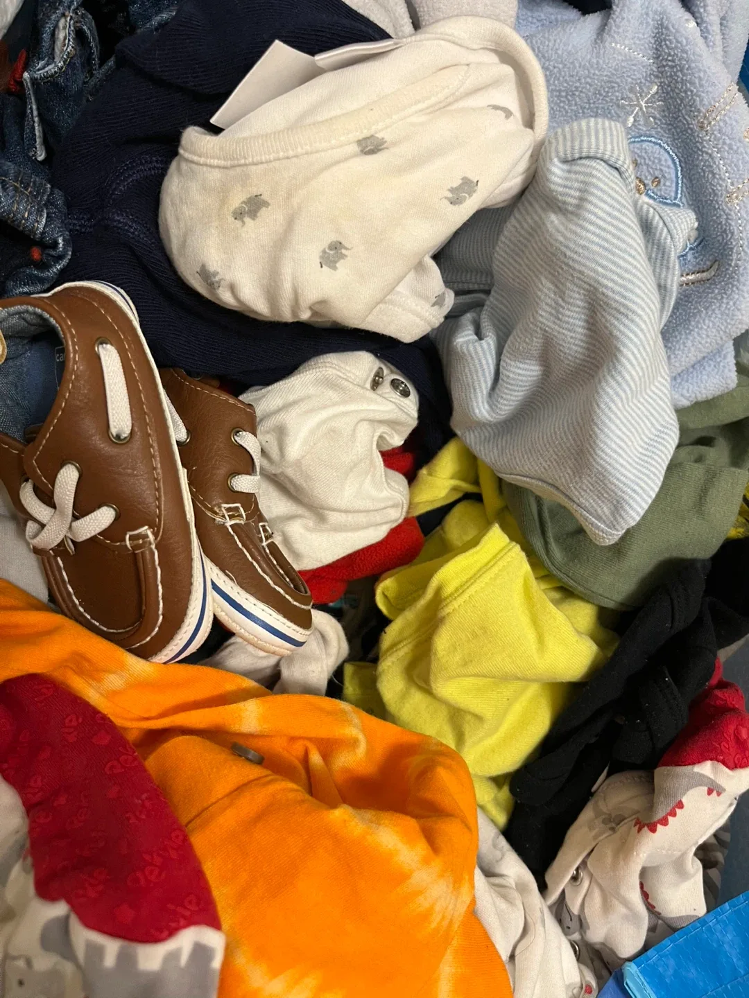 Bag full of baby clothes - 0-9 Months $20 for EVERYTHING thumbnail
