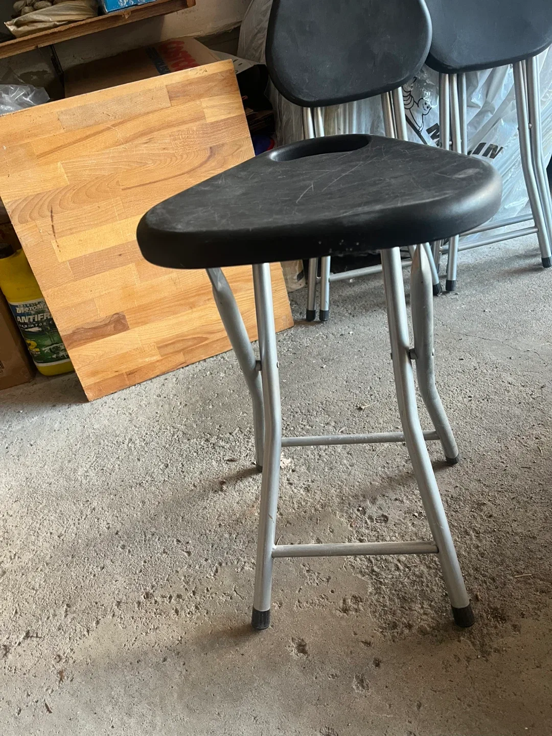 Folding Step Stool - Black image indicator(2)