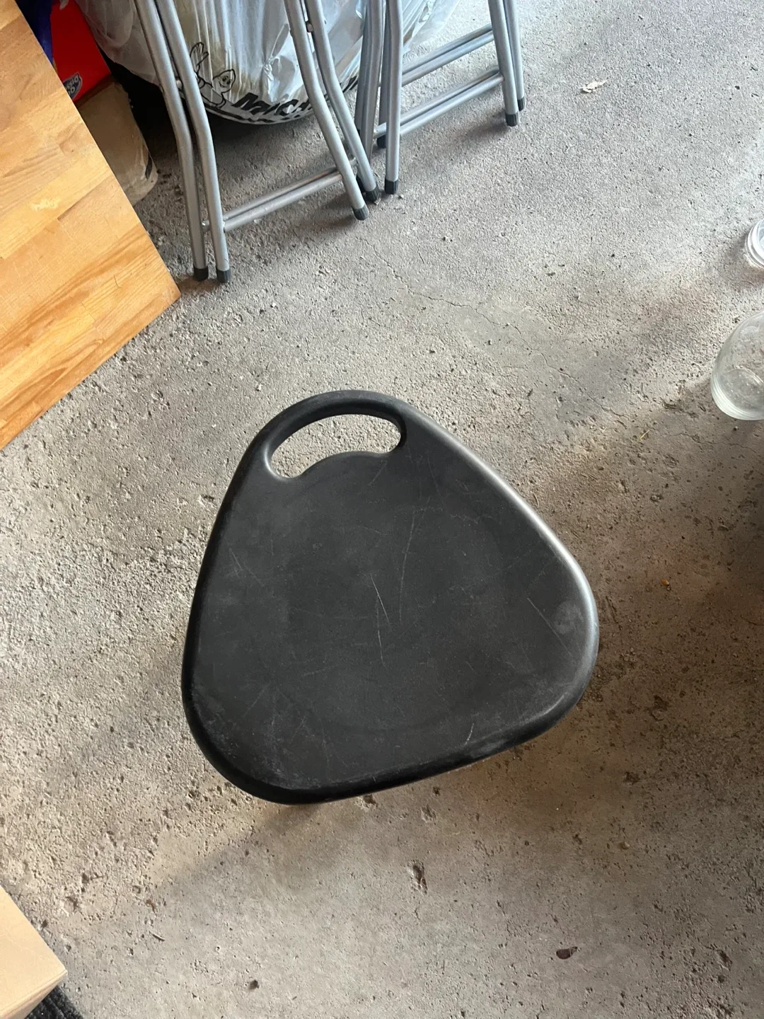 Folding Step Stool - Black image indicator(3)