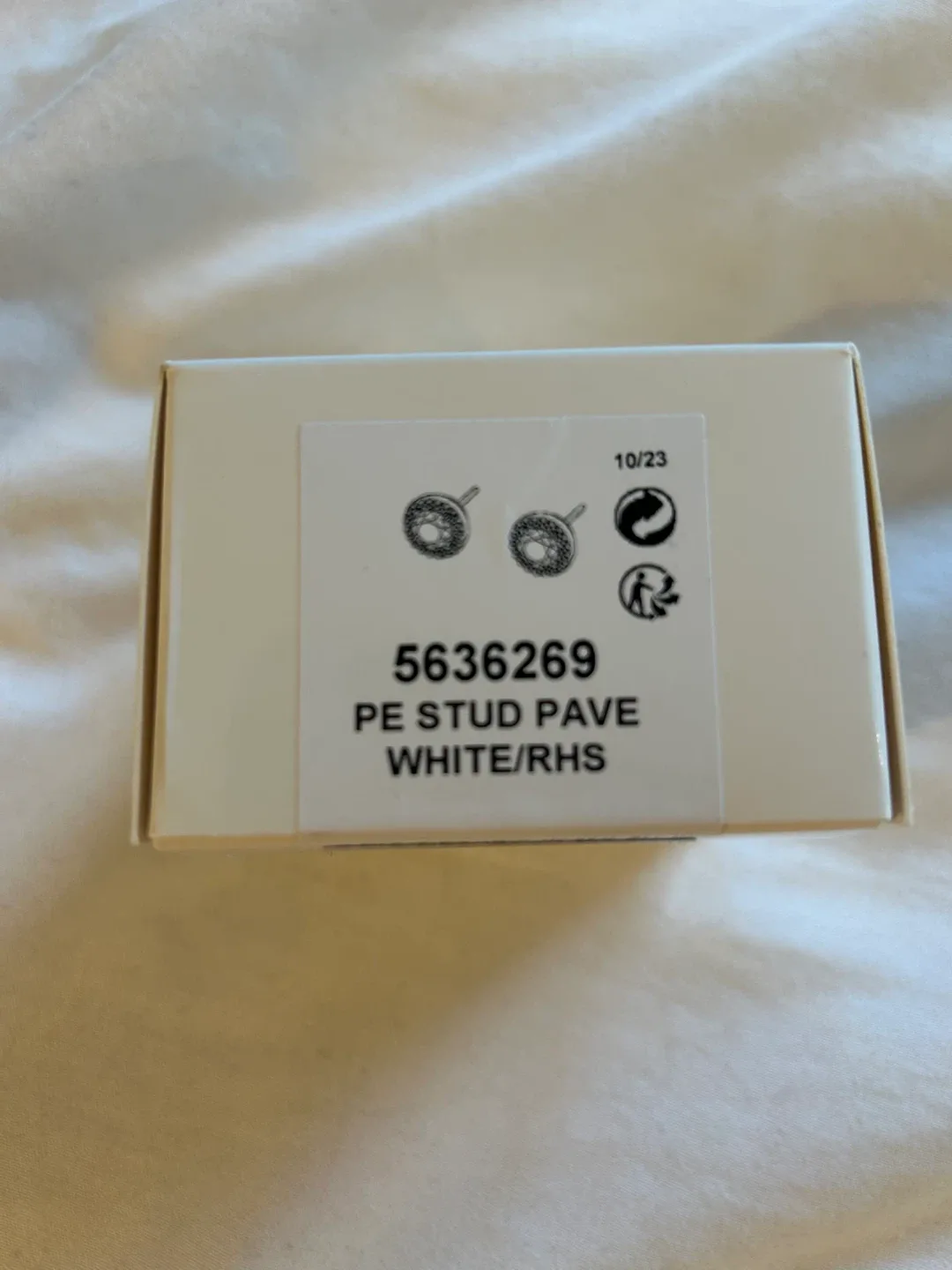 New Swarovski Stud Earrings image indicator(4)