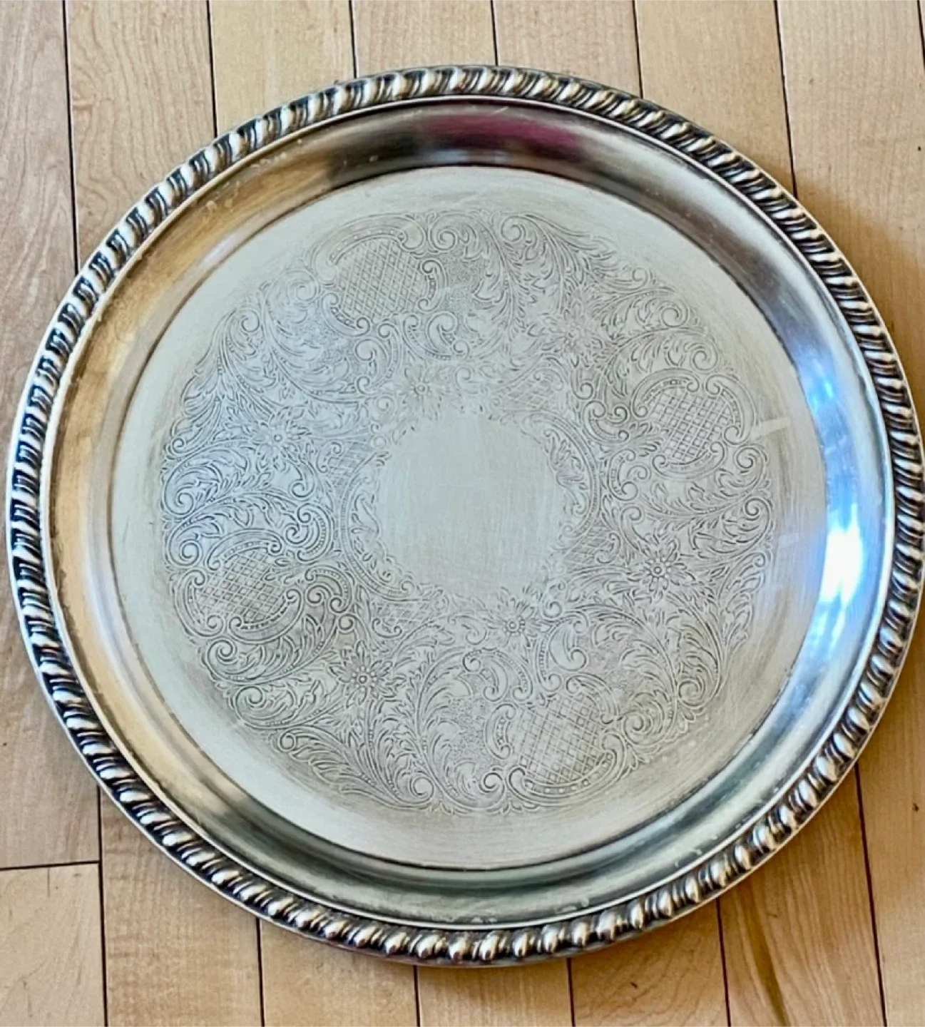 🥕 Leonard Silverplate Round Serving Tray thumbnail