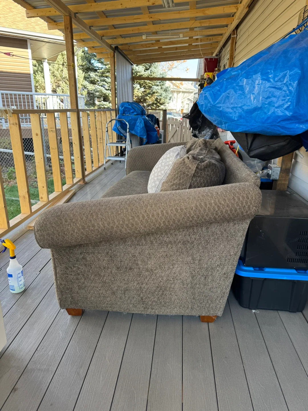 Alexvale sofa image indicator(3)