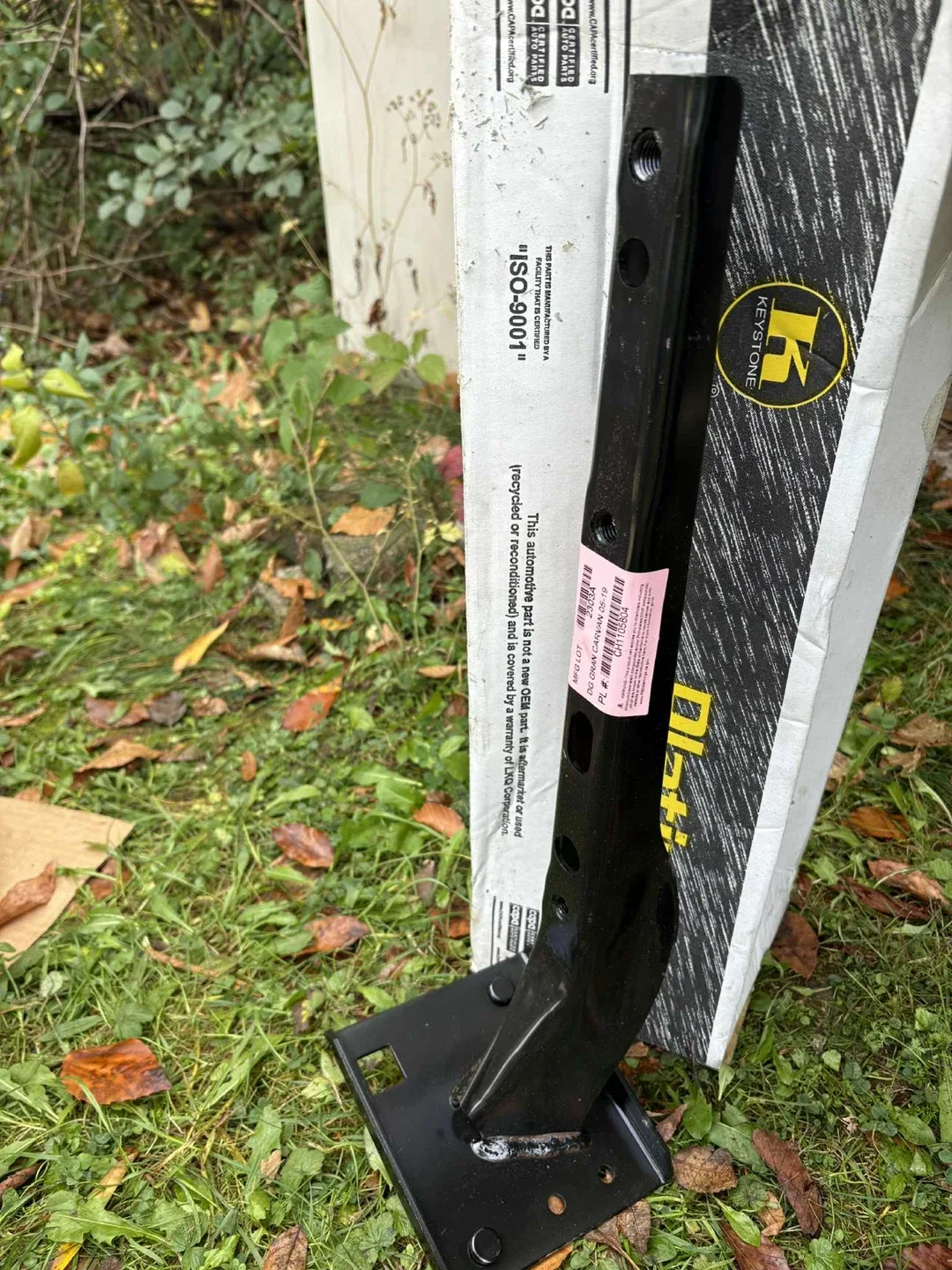 Keystone DG Gran Caravan Bumper Bracket Two pieces image indicator(3)