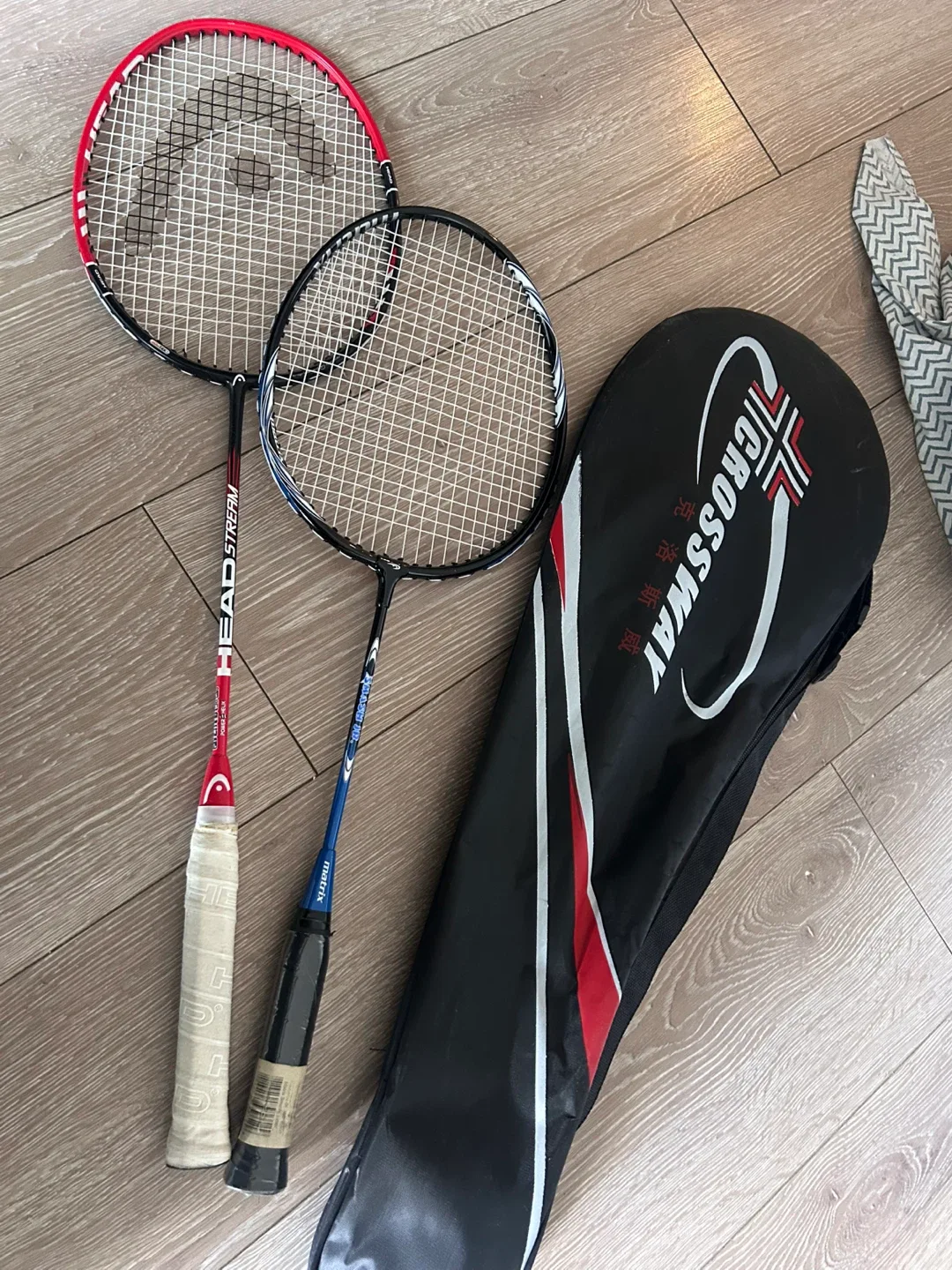 4 Head & Crossway Badminton Rackets + Case thumbnail