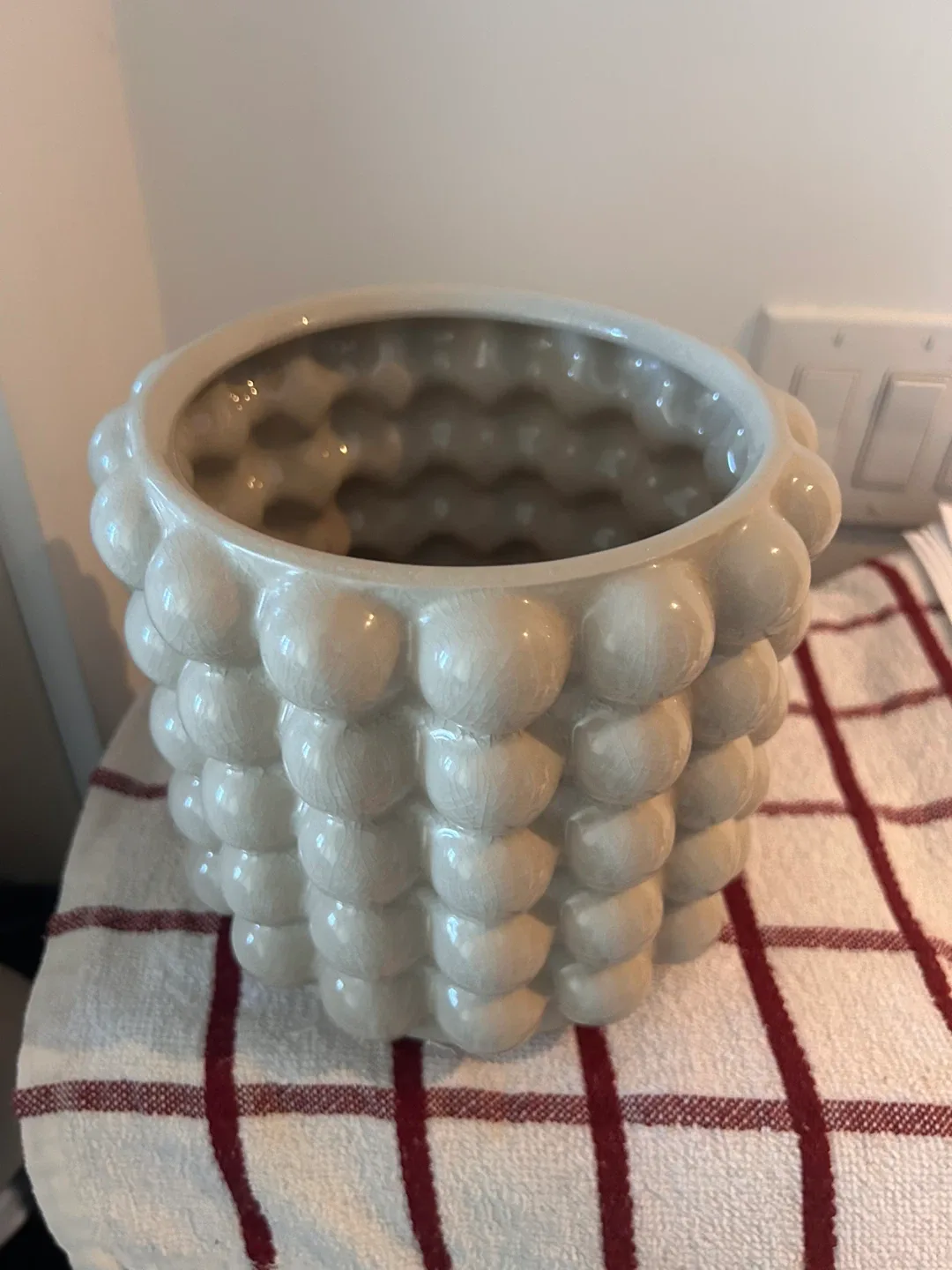 Off-White Ceramic Bubble Vase/ show piece image indicator(2)