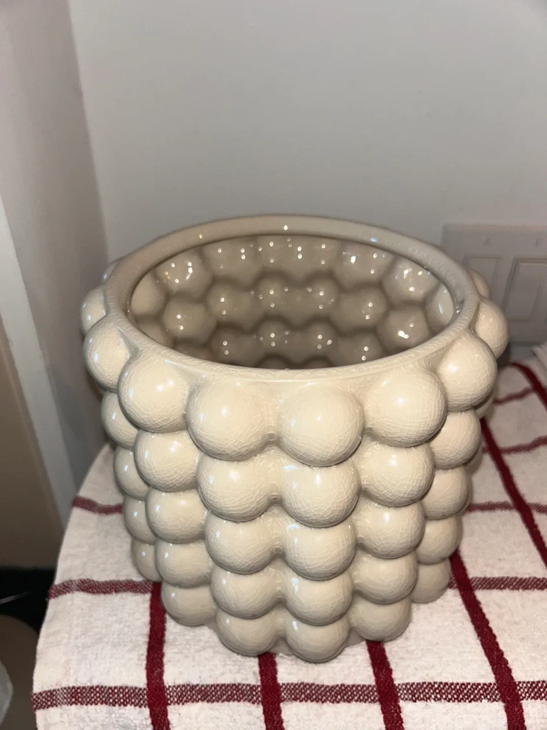 Off-White Ceramic Bubble Vase/ show piece image indicator(3)