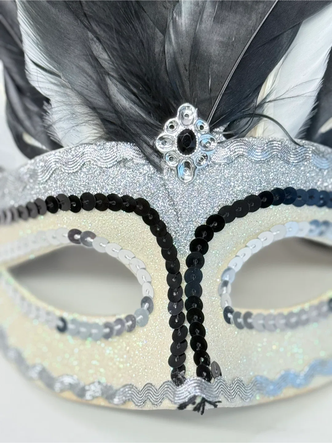 Feathered Masquerade Mask - Black & White image indicator(2)