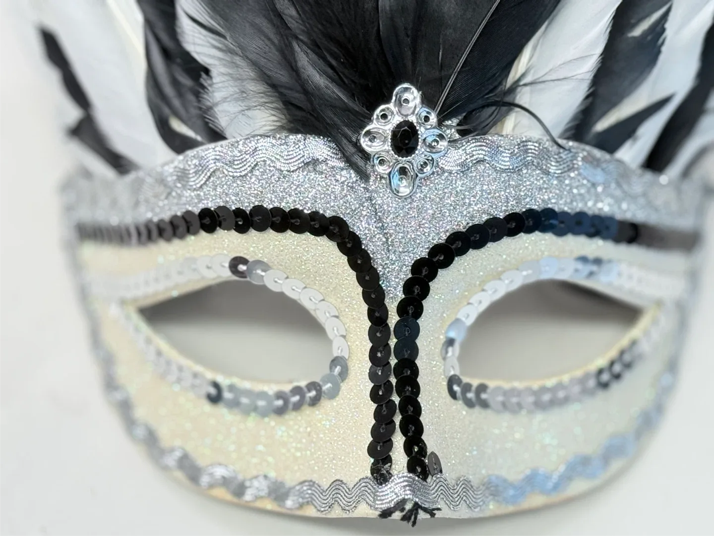 Feathered Masquerade Mask - Black & White image indicator(3)