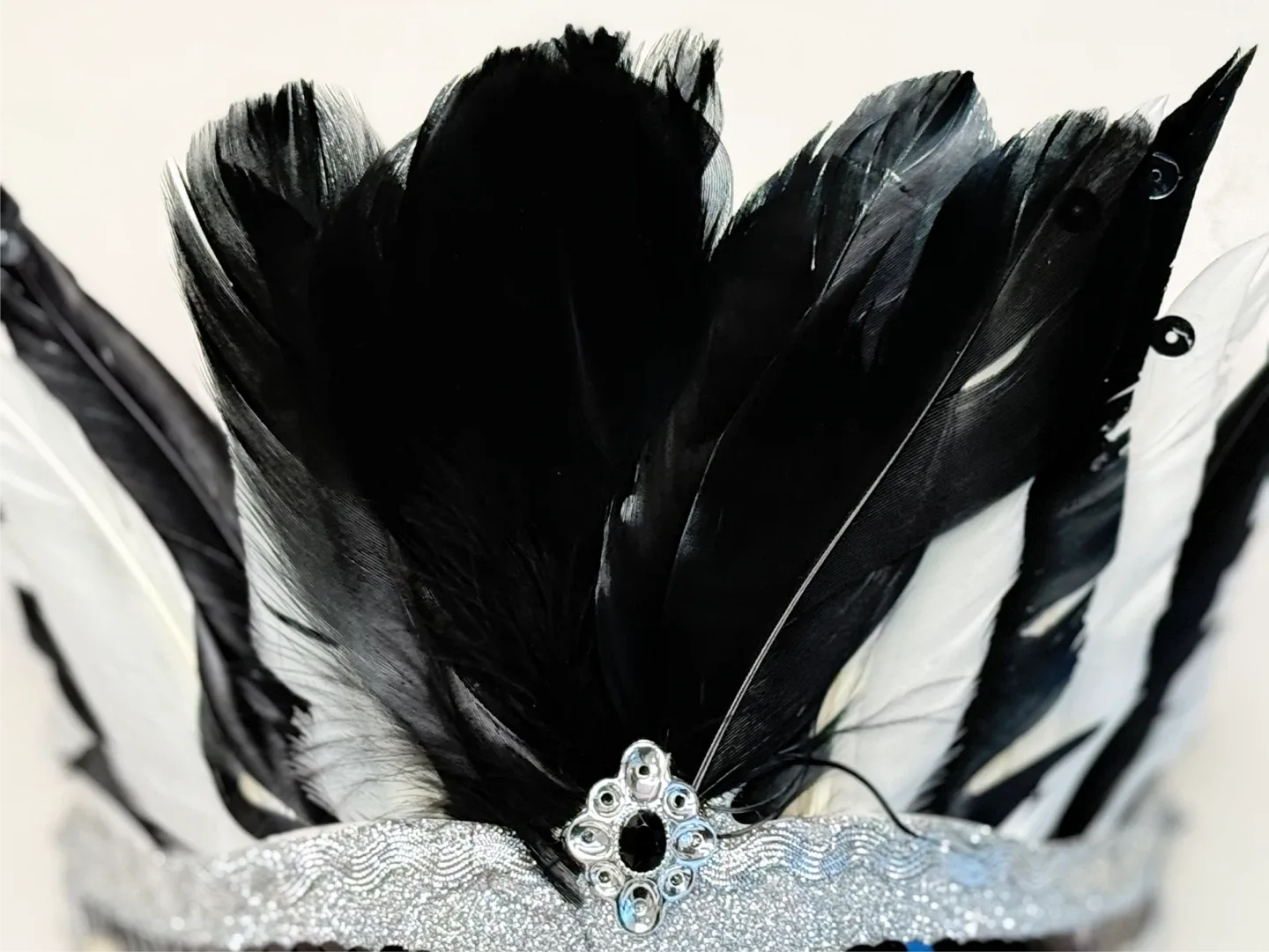 Feathered Masquerade Mask - Black & White image indicator(4)