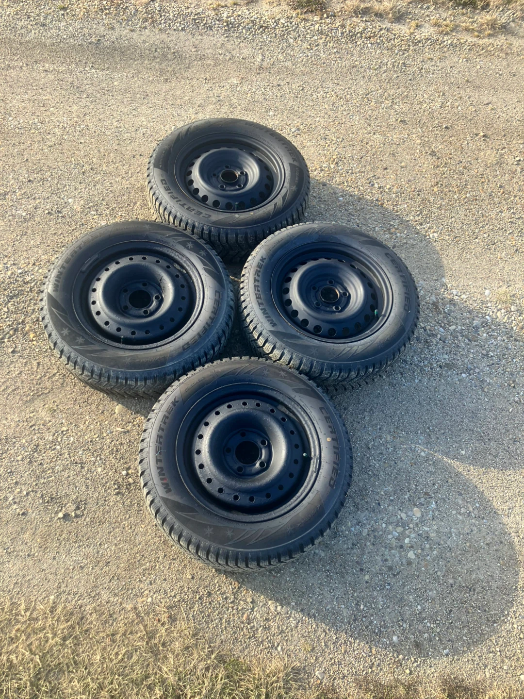 Set of 4 Studded Winter Tires - 195/65R15 - photo 5