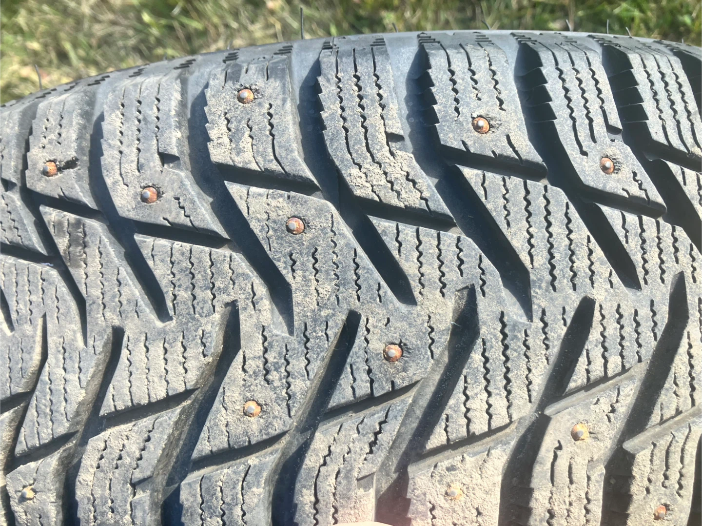 Set of 4 Studded Winter Tires - 195/65R15 - photo 2