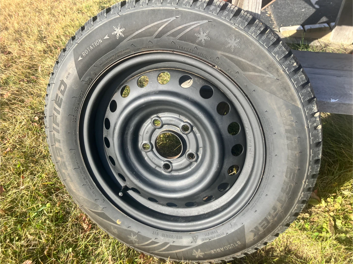 Set of 4 Studded Winter Tires - 195/65R15 - photo 4