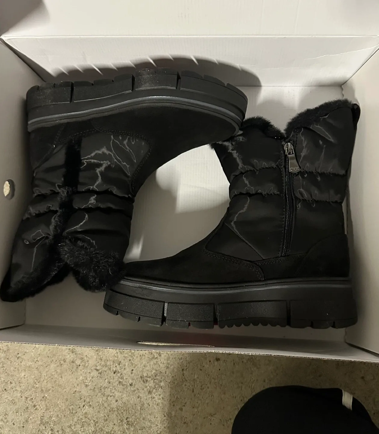 New-women’s Pajar Hira Waterproof Winter Boots - Size 38 image indicator(2)