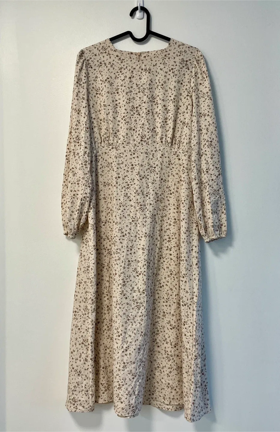 Oak + Fort Cream Colour Floral Dress - Size S image indicator(2)