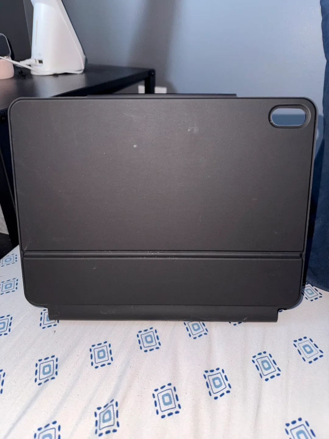 ESR iPad Keyboard Case image indicator(2)