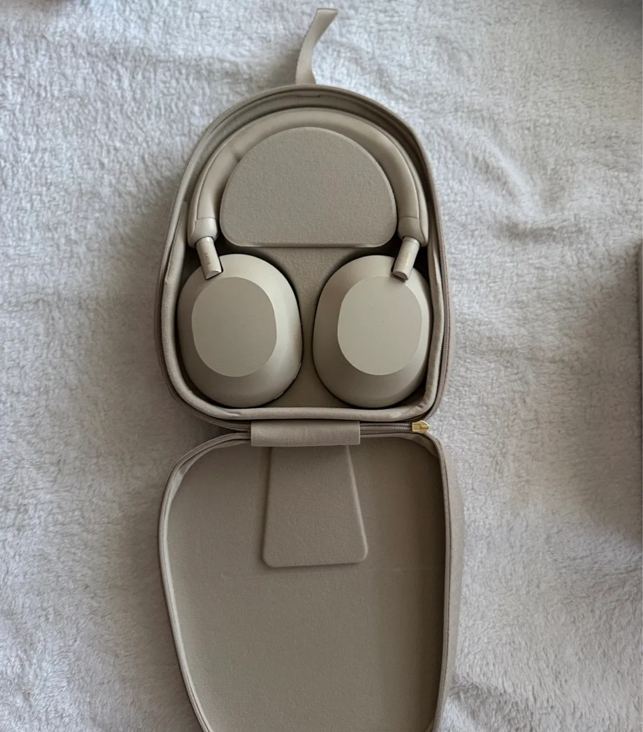 Sony WH-1000XM5 Wireless Noise-Canceling Headphones image indicator(3)