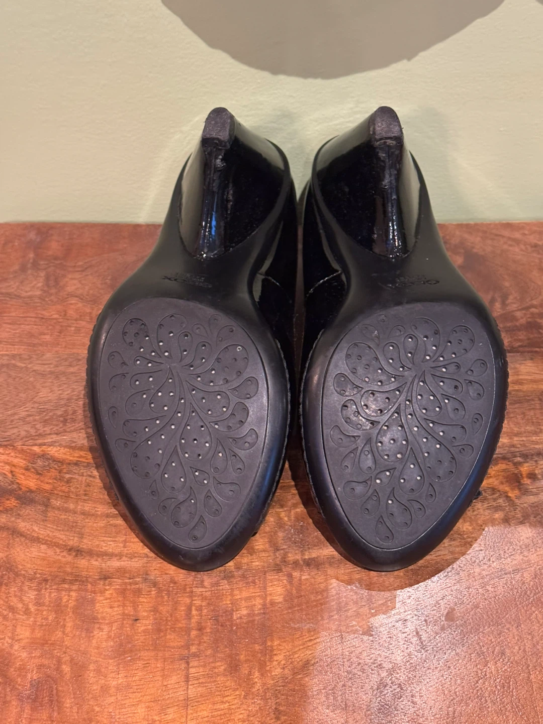 Geox Black Patent Leather Heels - Size 38 - photo 2